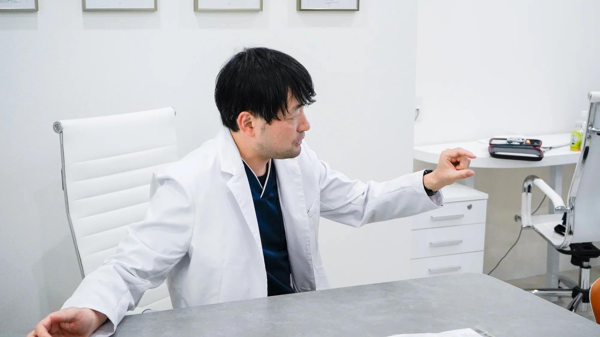 再生医療の経過確認 銀座YRクリニック 医師と患者