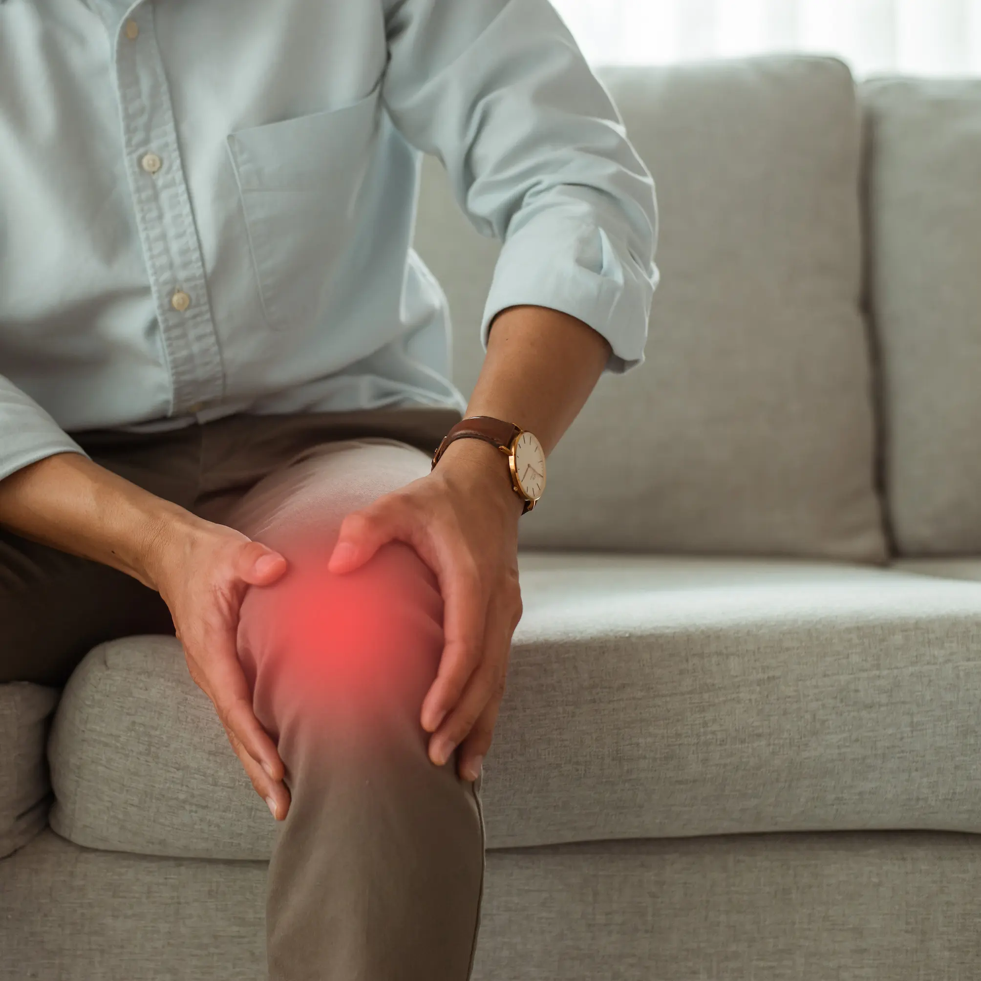 医師による膝関節の再生医療・ASC治療説明シーン 銀座YRクリニック